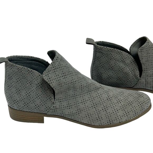 DR SCHOLLS Rise Women's Ankle Shadow Grey Perforated Microsuede Boots Size 8.5 - Picture 1 of 8